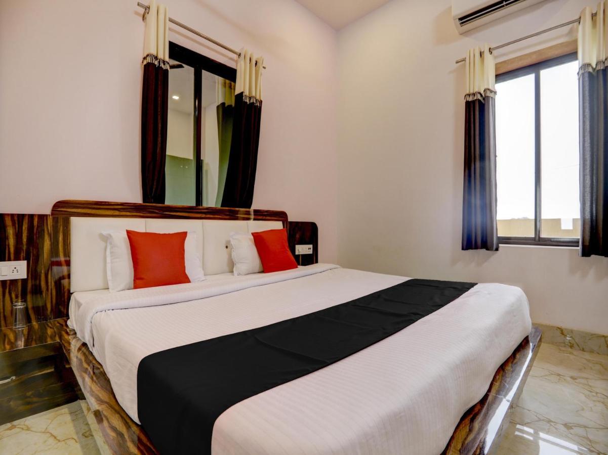 مومباي Capital O 72337 Hotel Konkan Tadka المظهر الخارجي الصورة
